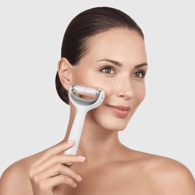 Електронний ролер для обличчя та тіла з мікроголками GESKE MicroNeedle Face&Body Roller 8в1 white HB0205 фото Купити Електронний ролер для обличчя та тіла з мікроголками GESKE MicroNeedle Face&Body Roller 8в1 white  GESKE 2 129 грн