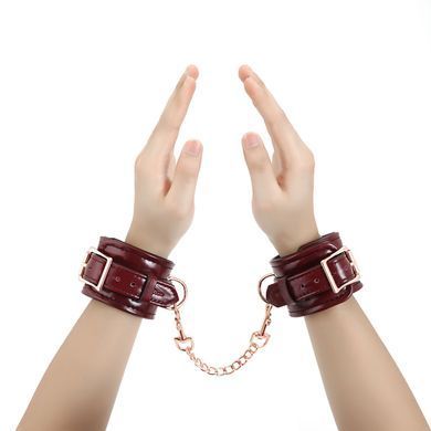 Кожаные наручники Liebe Seele Wine Red Wrist Cuffs, съемная цепочка-крепление SO9452 фото Купить   Liebe Seele (Японія) 3 325 грн