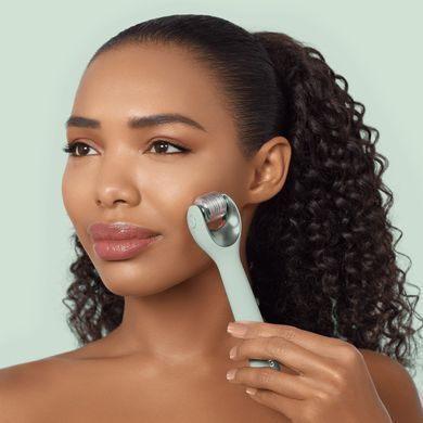 Електронний ролер для обличчя з мікроголками GESKE MicroNeedle Face Roller 9в1 green HB0195 фото Купити Електронний ролер для обличчя з мікроголками GESKE MicroNeedle Face Roller 9в1 green  GESKE 1 699 грн