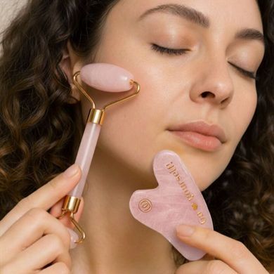 Набір масажерів гуаша Womanizer Gua Sha Set, ролер та скребок SX0925 фото Купити Набір масажерів гуаша Womanizer Gua Sha Set, ролер та скребок  Womanizer  1 299 грн