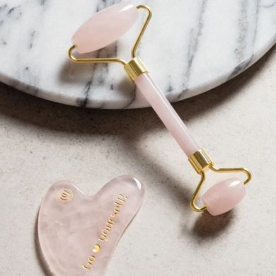 Набір масажерів гуаша Womanizer Gua Sha Set, ролер та скребок SX0925 фото Купити Набір масажерів гуаша Womanizer Gua Sha Set, ролер та скребок  Womanizer  1 299 грн